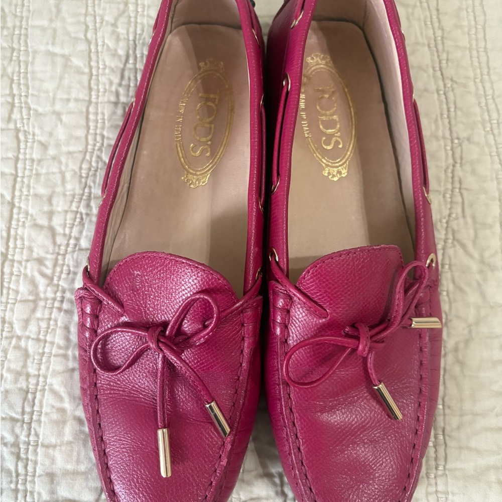Tod's Pink Leather Flats with Quality Craftsmanship
